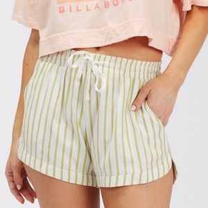 🔆🔆Billabong Road Trippin Elastic Waist Shorts🔆🔆